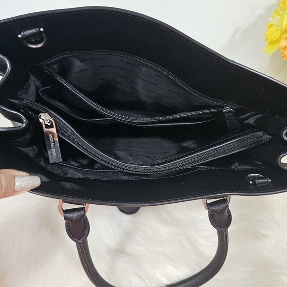 Michael Kors Emma Large Saffiano Black - Picture 10 of 12